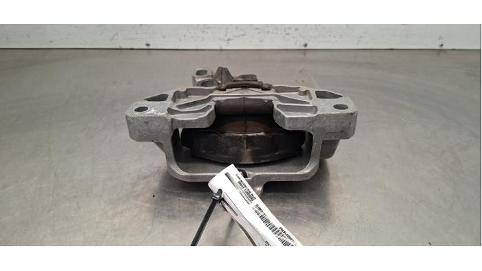 Engine mount from a Mercedes-Benz CLA (118.3) 1.3 CLA-200 Turbo 16V 2022