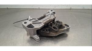 Engine mount from a Mercedes-Benz CLA (118.3) 1.3 CLA-200 Turbo 16V 2022