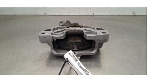 Engine mount from a Mercedes-Benz CLA (118.3) 1.3 CLA-200 Turbo 16V 2022
