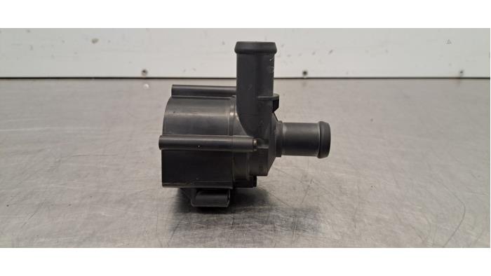 Begagnade Extra vattenpump Audi RS Q8 4.0 V8 32V RS TFSI Mild Hybrid Quattro Pris € 36,30 Inklusive moms erbjuds av Autohandel Didier