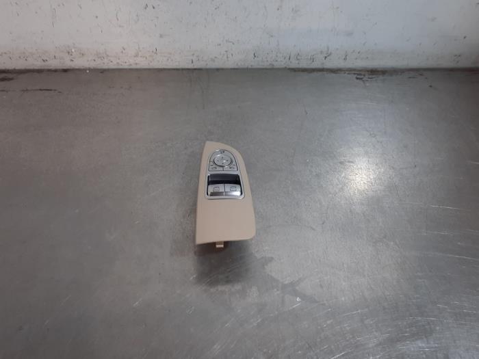 Usados Interruptor combinado de ventanillas Mercedes EQV 300 Precio € 42,35 IVA incluido ofrecido por Autohandel Didier