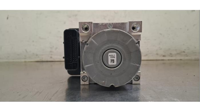 Begagnade ABS-pump Mini Mini (F55) 1.5 12V Cooper D Pris € 266,20 Inklusive moms erbjuds av Autohandel Didier