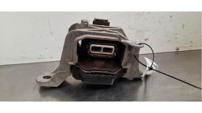 Engine mount from a Ford Focus 4 1.0 Ti-VCT EcoBoost 12V 125 2021