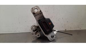 Engine mount from a Ford Focus 4 1.0 Ti-VCT EcoBoost 12V 125 2021