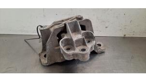 Engine mount from a Ford Focus 4 1.0 Ti-VCT EcoBoost 12V 125 2021