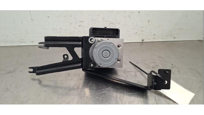 Used ABS pump Mercedes EQB (X243) 300 4-Matic Price € 302,50 Inclusive VAT offered by Autohandel Didier