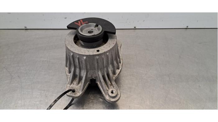 Engine mount Mercedes C Estate (S205), 2014 / 2021 C-180 1.5 EQ Boost, Combi/o, Electric Petrol, 1.497cc, 115kW (156pk), RWD, M264915, 2019-06 / 2021-02, 205.276 (Used)