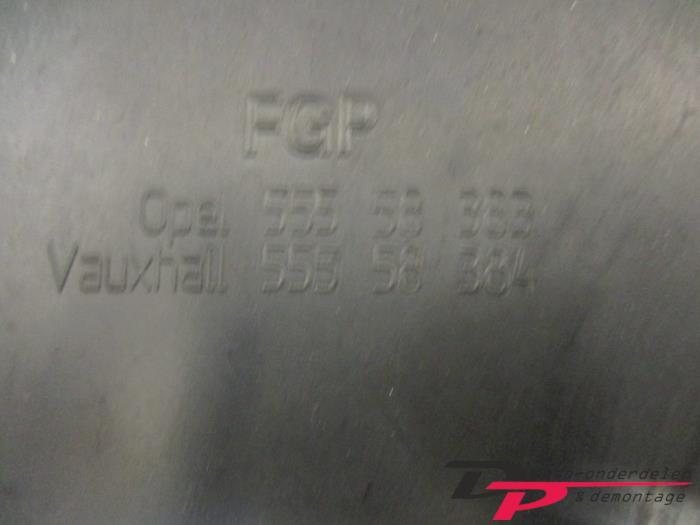 Motor Schutzblech van een Opel Zafira (M75) 1.9 CDTI 2006