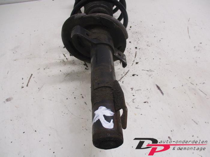 Front shock absorber rod, right from a Renault Scénic II (JM) 1.5 dCi 80 2004