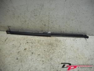 Usagé Kit amortisseur gaz hayon Peugeot 306 Break (7E) 2.0 HDi Prix € 9,00 Règlement à la marge proposé par DP Auto-onderdelen & Demontage