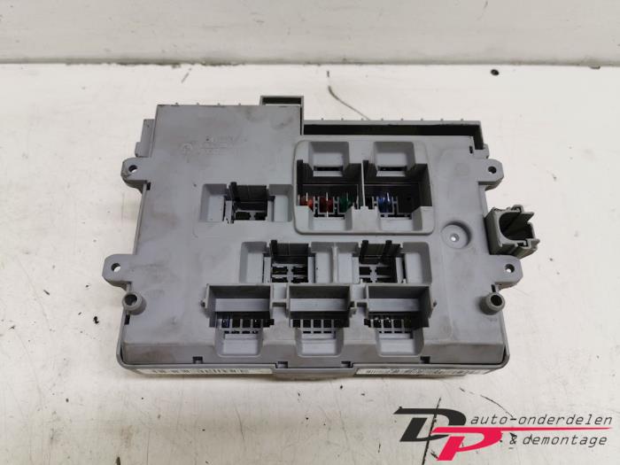 Fuse box BMW 1 serie 118d 16V - 690660703