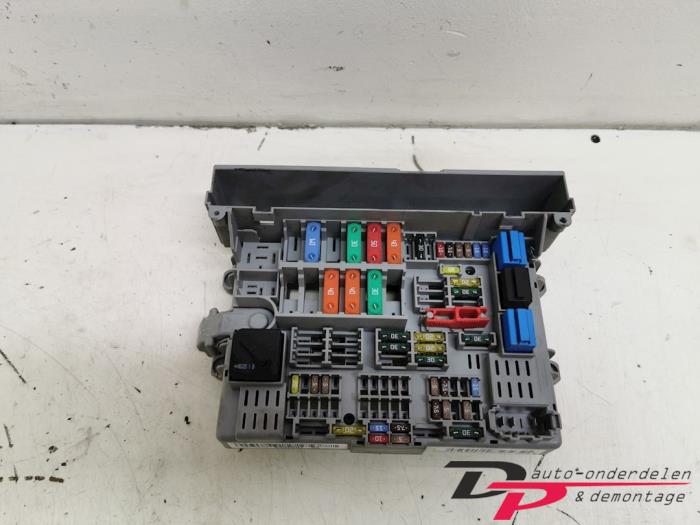 Fuse box BMW 1 serie 118d 16V - 690660703