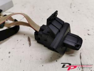 Ignition lock + computer from a BMW 1 serie (E87/87N) 118d 16V 2005