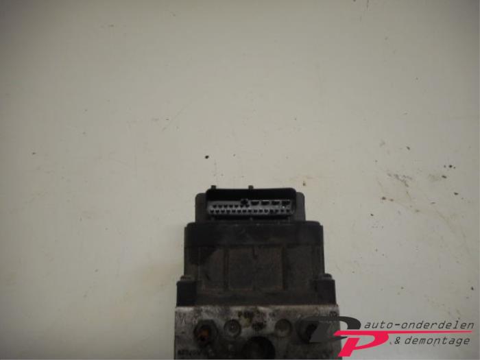 ABS pump from a Opel Astra G (F69) 1.6 1999