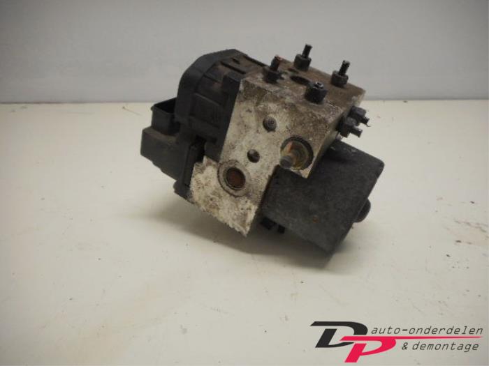ABS pump from a Opel Astra G (F69) 1.6 1999