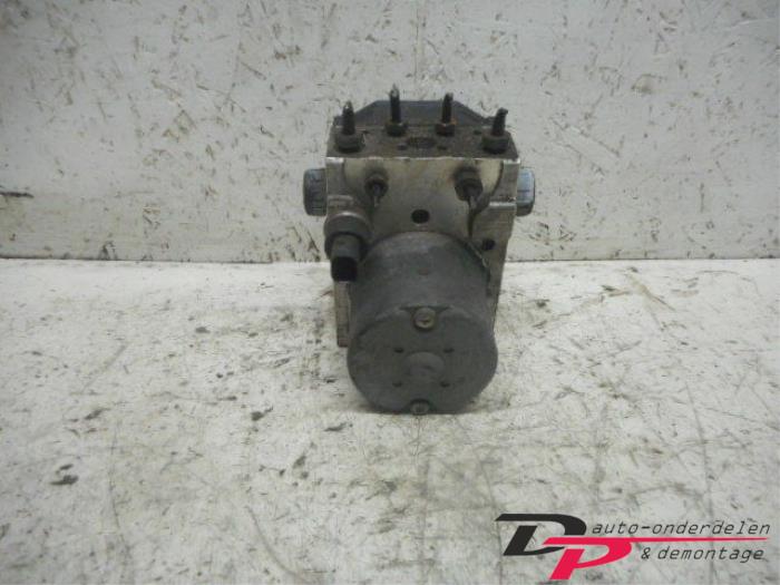 ABS pump from a Fiat Stilo (192A/B) 2.4 20V Abarth 3-Drs. 2004