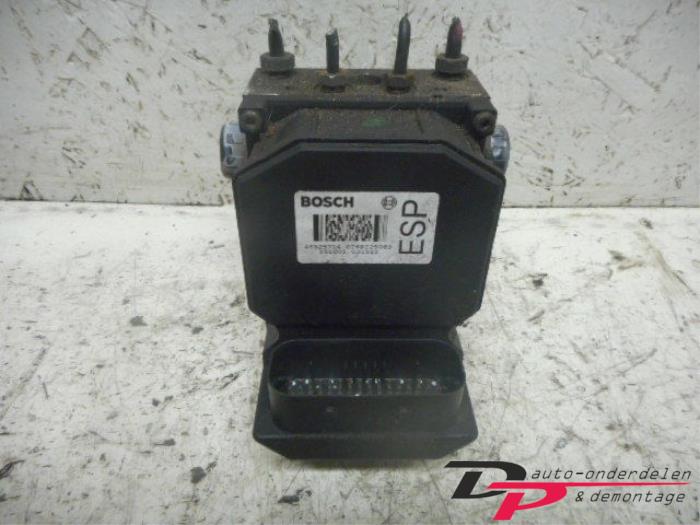 ABS pump from a Fiat Stilo (192A/B) 2.4 20V Abarth 3-Drs. 2004