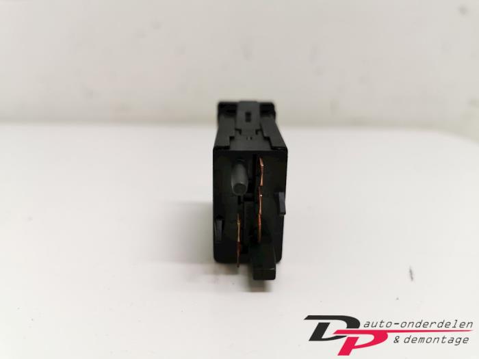 Rear window heating switch from a Volkswagen Lupo (6X1) 1.2 TDI 3L 1999