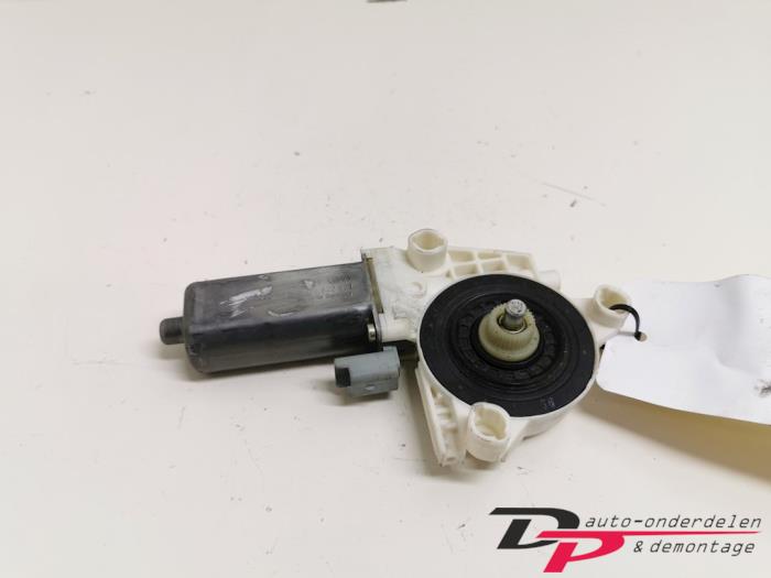 Usados Motor de ventanilla de puerta Peugeot 307 (3A/C/D) 1.6 16V Precio € 9,95 Norma de margen ofrecido por DP Auto-onderdelen & Demontage