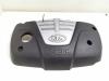 Engine cover from a Kia Rio (DC22/24), 2000 / 2005 1.5 16V, Hatchback, Petrol, 1.493cc, 71kW (97pk), FWD, A5D, 2002-09 / 2005-06, DC22; DC24 2003