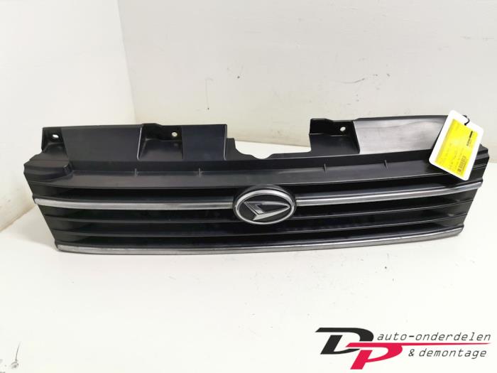 Używane Grill Daihatsu Gran Move 1.6 16V Cena € 22,50 Procedura marży oferowane przez DP Auto-onderdelen & Demontage