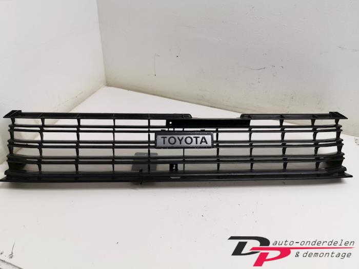 Używane Grill Toyota Tercel (AL11/20/21) 1.3 Cena € 31,50 Procedura marży oferowane przez DP Auto-onderdelen & Demontage