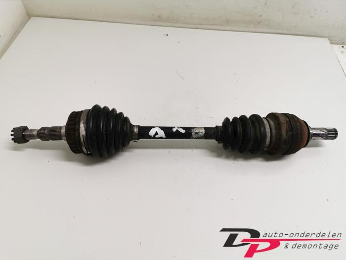 Front drive shaft, left from a Opel Vectra B Caravan (31) 1.6 16V 1999