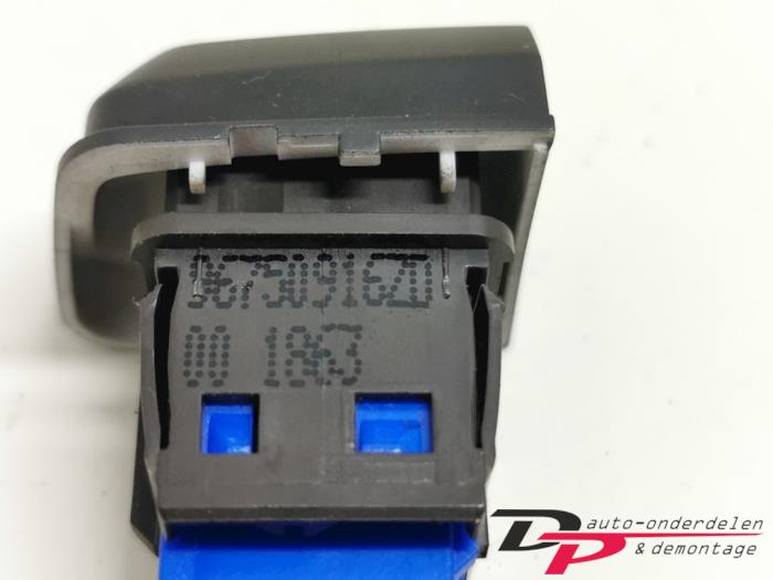 Panic lighting switch Peugeot 208 I 1.2 Vti 12V PureTech 82 96750916ZD