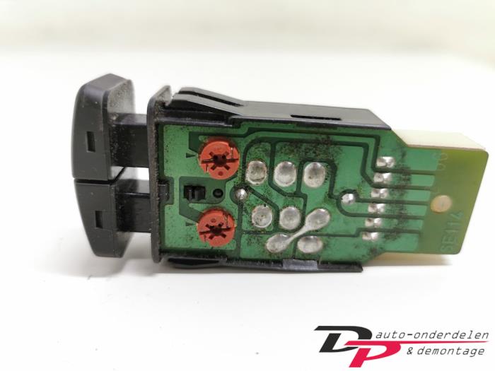 Interruptor de limpiaparabrisas de un Suzuki Alto (SH410) 1.0 GA,GL 1998
