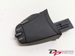 Used Steering wheel mounted radio control Ford Mondeo III Wagon 2.0 TDCi 115 16V Price € 5,00 Margin scheme offered by DP Auto-onderdelen & Demontage