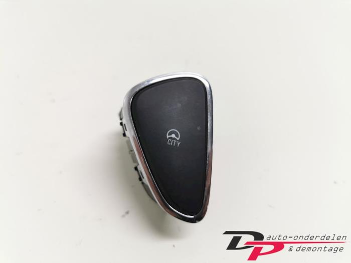 Interruptor de un Opel Corsa E 1.4 16V 2018