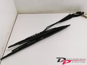 Used Front wiper arm Peugeot 307 (3A/C/D) 1.6 16V Price € 13,50 Margin scheme offered by DP Auto-onderdelen & Demontage