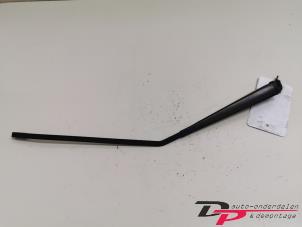 Used Rear wiper arm Mitsubishi Carisma 1.8 GDI 16V Price € 9,00 Margin scheme offered by DP Auto-onderdelen & Demontage