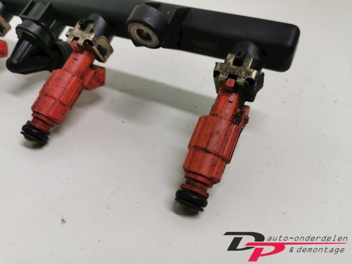 Fuel injector nozzle from a Alfa Romeo 156 (932) 1.8 Twin Spark 16V 2005