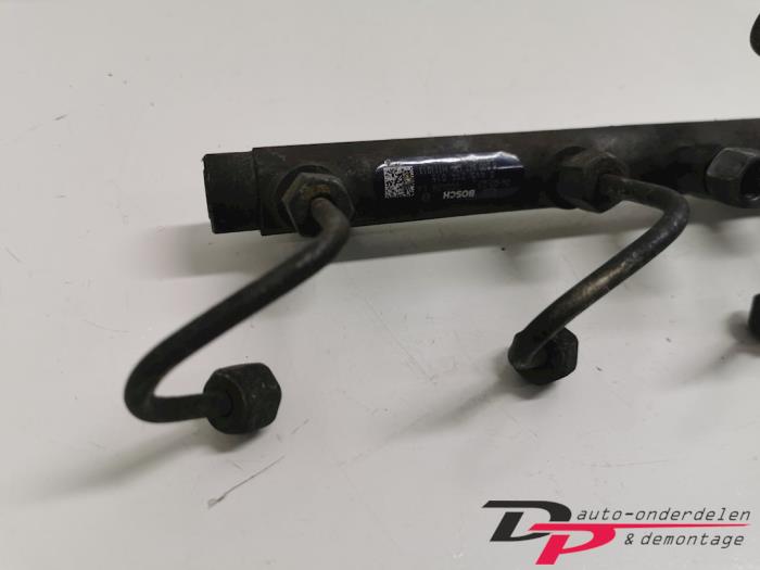 Fuel injector nozzle from a Renault Laguna II Grandtour (KG) 1.9 dCi 100 2004