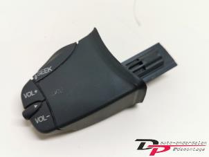 Used Steering wheel mounted radio control Ford Mondeo III 2.0 16V Price € 5,00 Margin scheme offered by DP Auto-onderdelen & Demontage