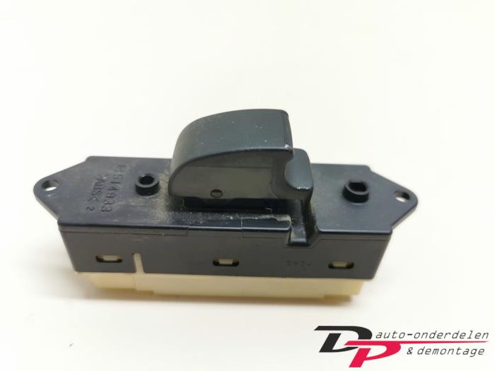 Usados Interruptor de ventanilla eléctrica Mitsubishi Grandis (NA) 2.4 16V MIVEC Precio € 12,15 Norma de margen ofrecido por DP Auto-onderdelen & Demontage