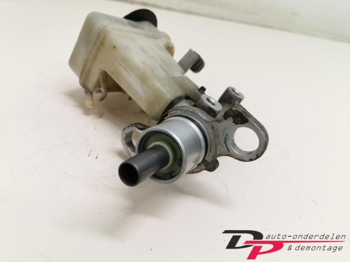 Master cylinder from a Opel Vectra C GTS 2.2 DTI 16V 2004