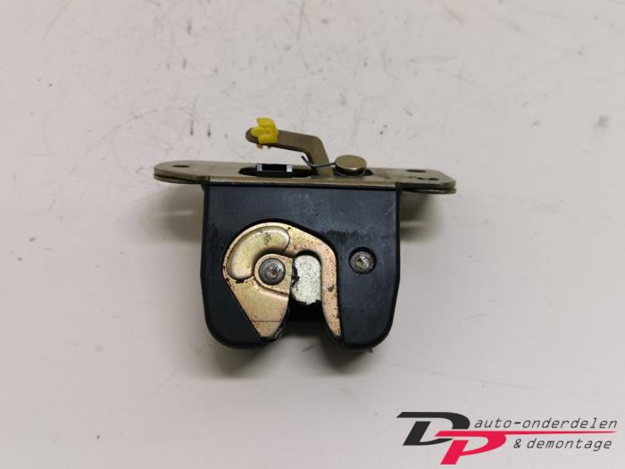 Tailgate lock mechanism from a Mitsubishi Carisma 1.8 GDI 16V 2000