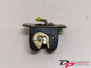 Used Tailgate lock mechanism Mitsubishi Carisma 1.8 GDI 16V Price € 21,60 Margin scheme offered by DP Auto-onderdelen & Demontage