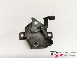 Used Bonnet lock mechanism Daihatsu Sirion/Storia (M1) 1.0 12V DVVT Price € 9,00 Margin scheme offered by DP Auto-onderdelen & Demontage
