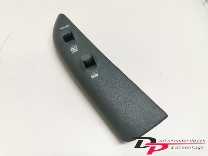 Usados Interruptor de ventanilla eléctrica Chrysler Stratus 2.0 16V Precio € 10,00 Norma de margen ofrecido por DP Auto-onderdelen & Demontage