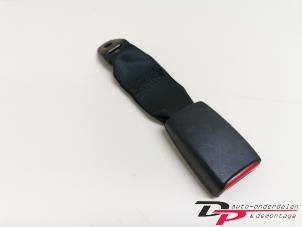 Usagé Insertion ceinture de sécurité arrière gauche Mitsubishi Outlander (CU) 2.4 16V 4x4 Prix € 8,10 Règlement à la marge proposé par DP Auto-onderdelen & Demontage