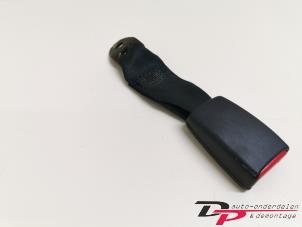 Usagé Insertion ceinture de sécurité arrière droite Mitsubishi Outlander (CU) 2.4 16V 4x4 Prix € 8,10 Règlement à la marge proposé par DP Auto-onderdelen & Demontage