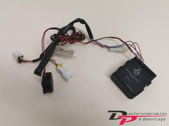 Begagnade PDC-modul Mitsubishi Outlander (CU) 2.4 16V 4x4 Pris € 45,00 Marginaltabell erbjuds av DP Auto-onderdelen & Demontage