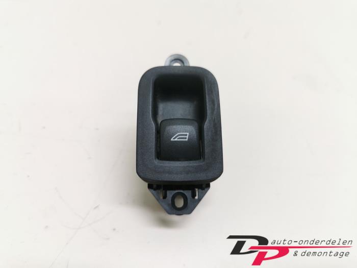 Usados Interruptor de ventanilla eléctrica Volvo V50 (MW) 2.0 D 16V Precio € 6,30 Norma de margen ofrecido por DP Auto-onderdelen & Demontage