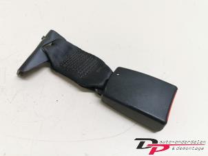 Used Rear seatbelt buckle, centre Fiat Stilo (192A/B) 1.8 16V 3-Drs. Price € 11,70 Margin scheme offered by DP Auto-onderdelen & Demontage