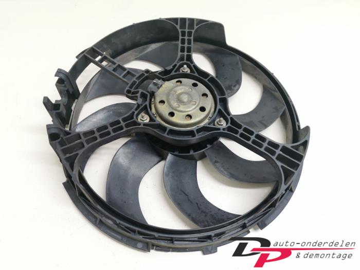 Cooling fans from a Fiat Stilo (192A/B) 1.8 16V 3-Drs. 2003