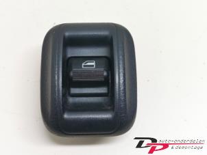 Usados Interruptor de ventanilla eléctrica Daihatsu Cuore (L251/271/276) 1.0 12V DVVT Precio € 9,00 Norma de margen ofrecido por DP Auto-onderdelen & Demontage