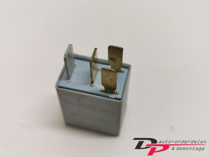 Relay from a Peugeot 107 1.0 12V 2009